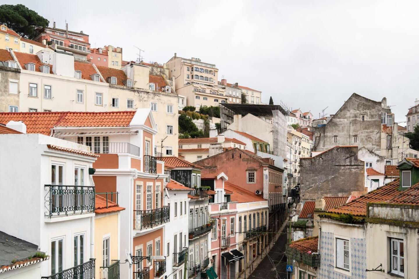 Castle-View Penthouse Duplex In Lisbon *